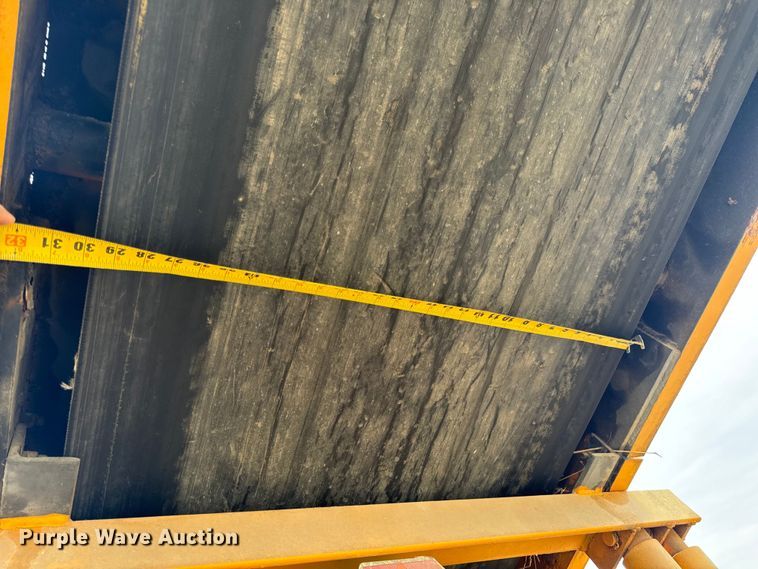 image for item EH6779 1989 Athey 7-12D windrower