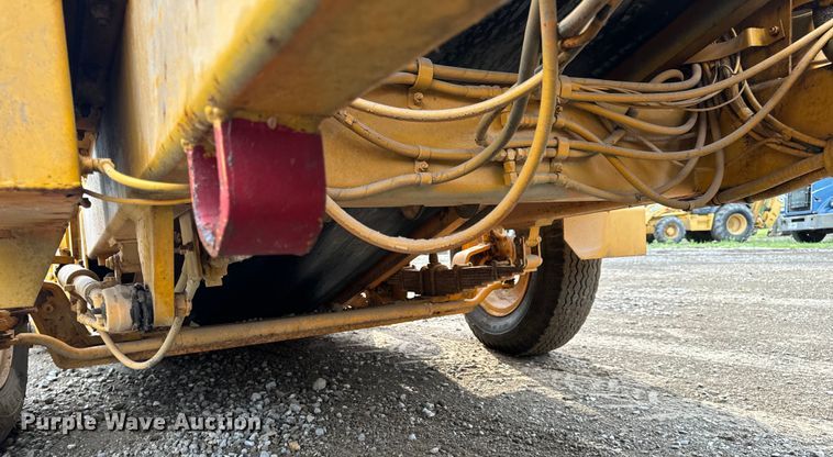 image for item EH6779 1989 Athey 7-12D windrower