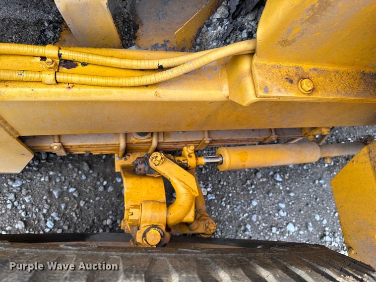 image for item EH6779 1989 Athey 7-12D windrower