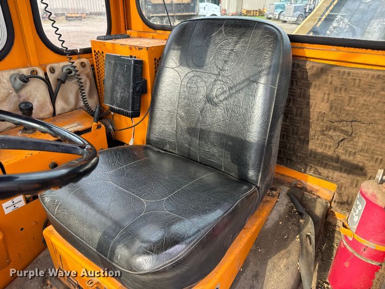 image for item EH6779 1989 Athey 7-12D windrower