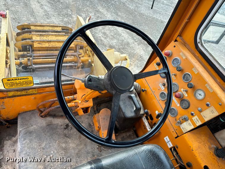 image for item EH6779 1989 Athey 7-12D windrower