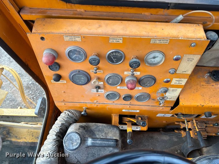 image for item EH6779 1989 Athey 7-12D windrower