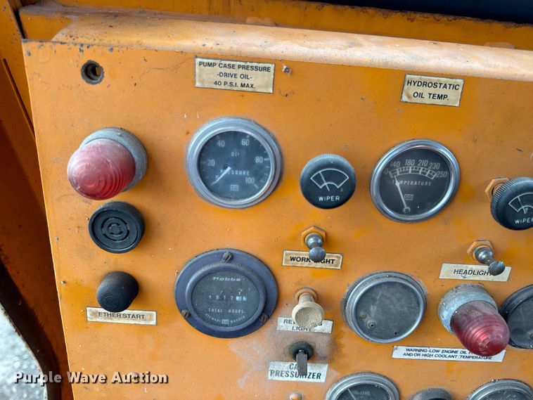 image for item EH6779 1989 Athey 7-12D windrower