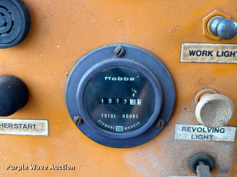 image for item EH6779 1989 Athey 7-12D windrower