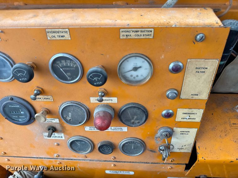 image for item EH6779 1989 Athey 7-12D windrower