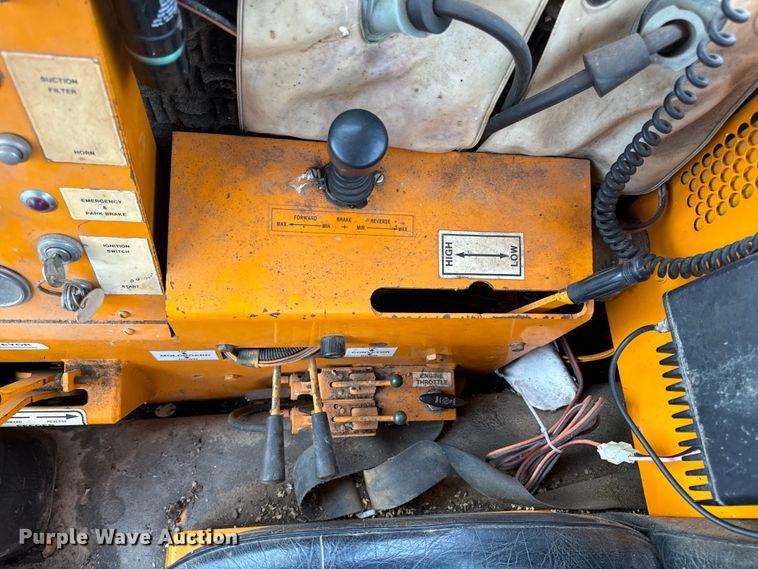 image for item EH6779 1989 Athey 7-12D windrower