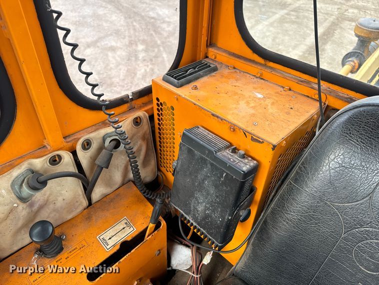 image for item EH6779 1989 Athey 7-12D windrower