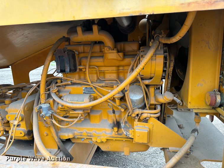 image for item EH6779 1989 Athey 7-12D windrower