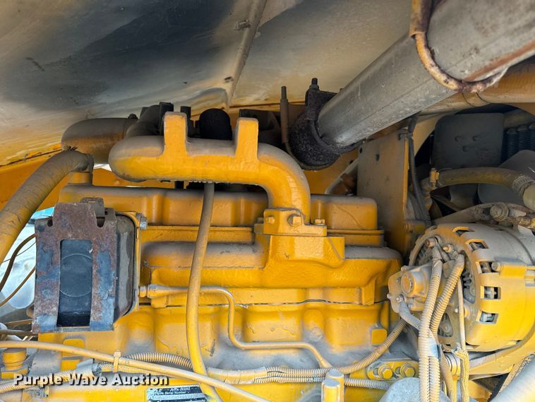 image for item EH6779 1989 Athey 7-12D windrower