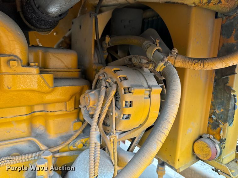 image for item EH6779 1989 Athey 7-12D windrower