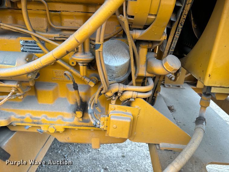 image for item EH6779 1989 Athey 7-12D windrower