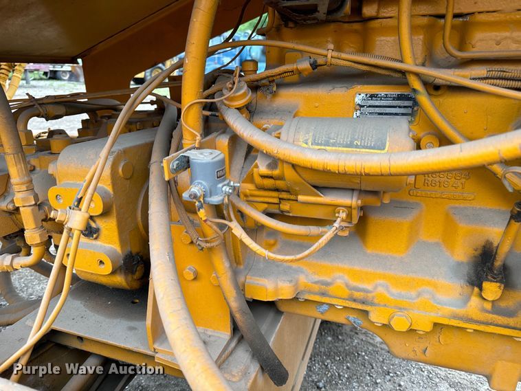 image for item EH6779 1989 Athey 7-12D windrower