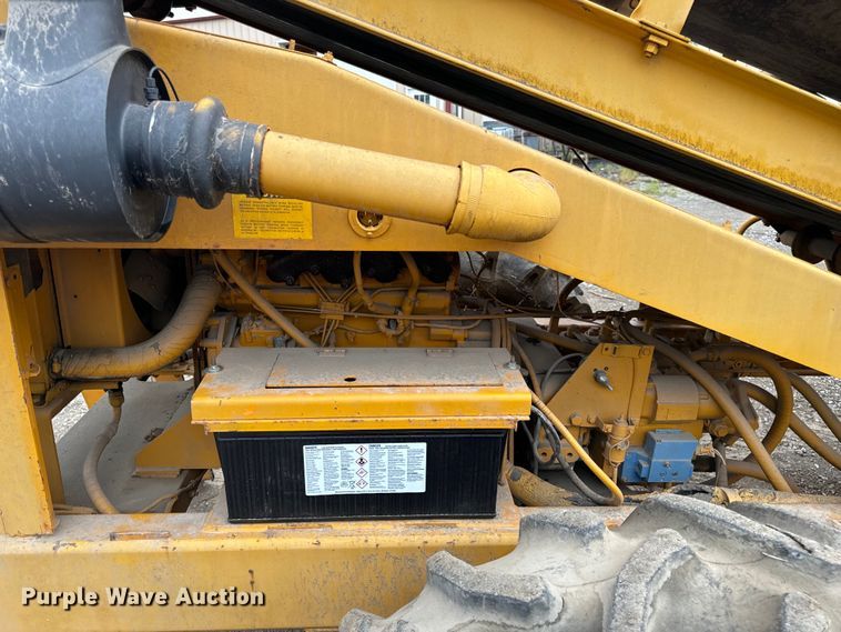 image for item EH6779 1989 Athey 7-12D windrower