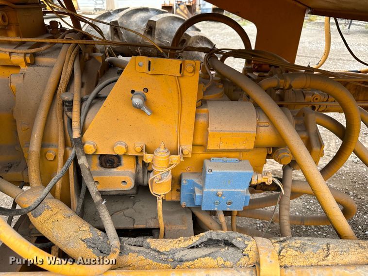 image for item EH6779 1989 Athey 7-12D windrower