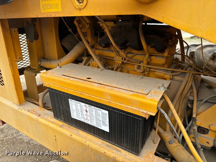 image for item EH6779 1989 Athey 7-12D windrower