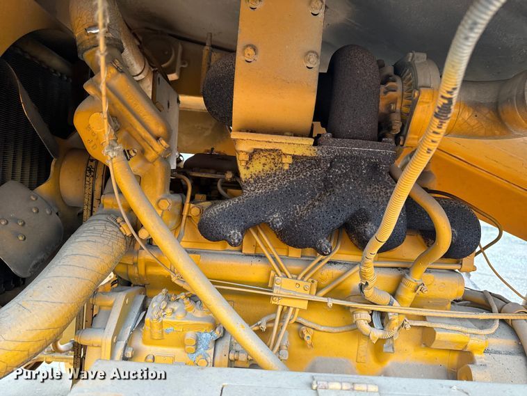 image for item EH6779 1989 Athey 7-12D windrower