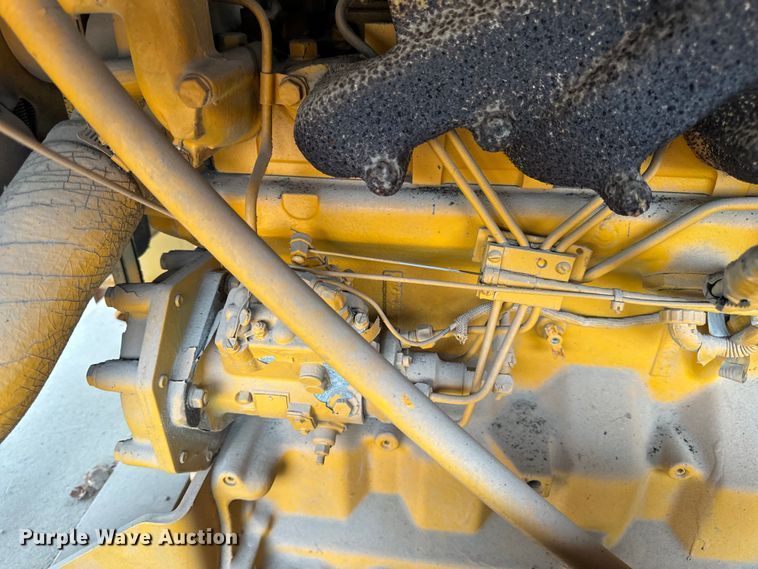 image for item EH6779 1989 Athey 7-12D windrower