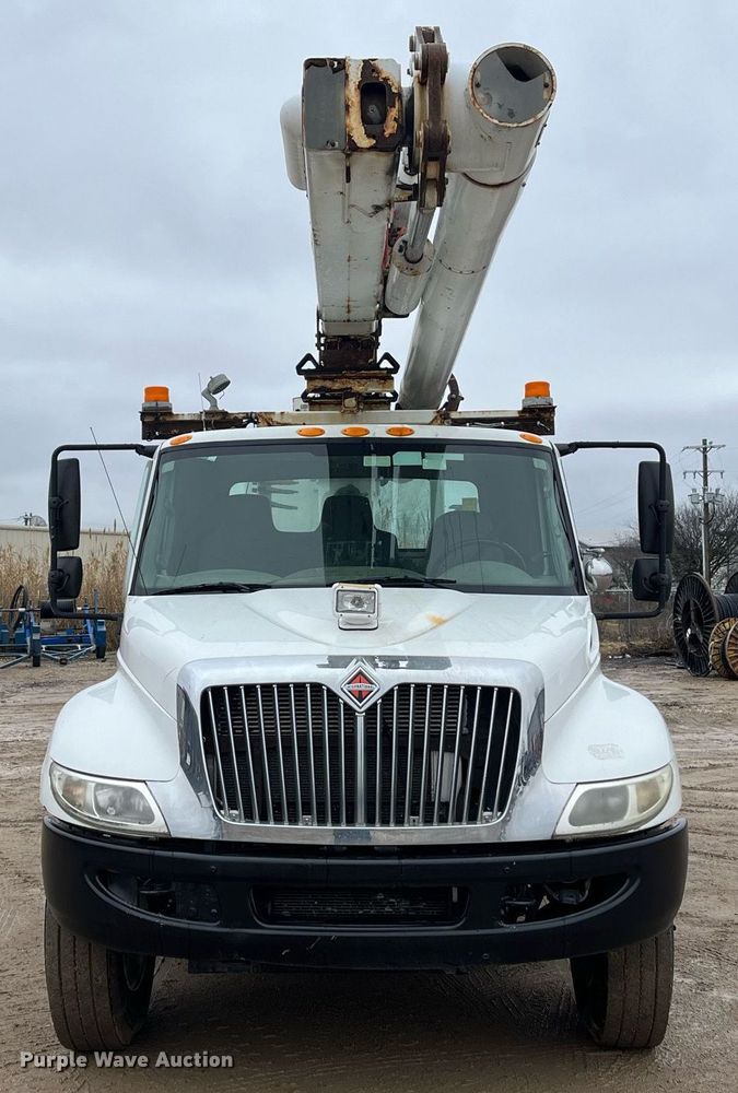 image for item EI0605 2011 International DuraStar 4300 bucket truck