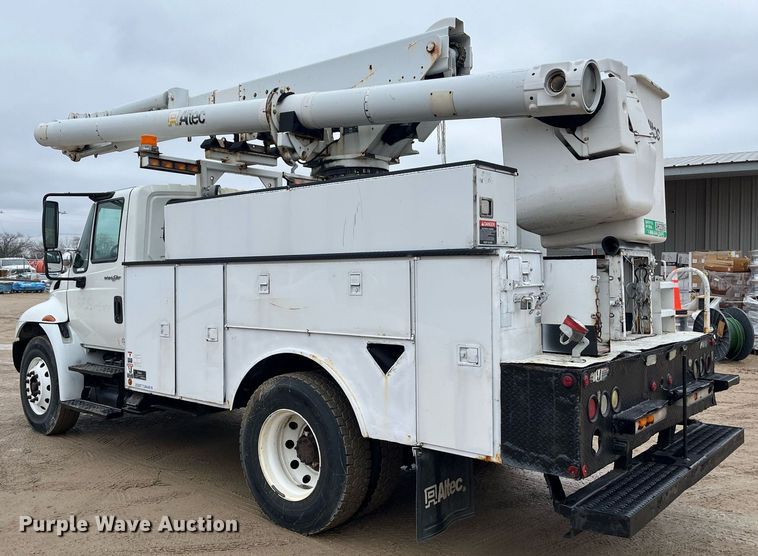 image for item EI0605 2011 International DuraStar 4300 bucket truck