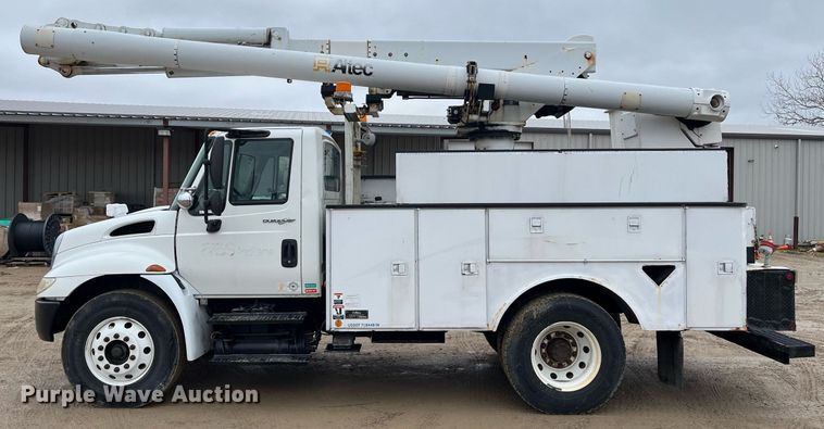 image for item EI0605 2011 International DuraStar 4300 bucket truck