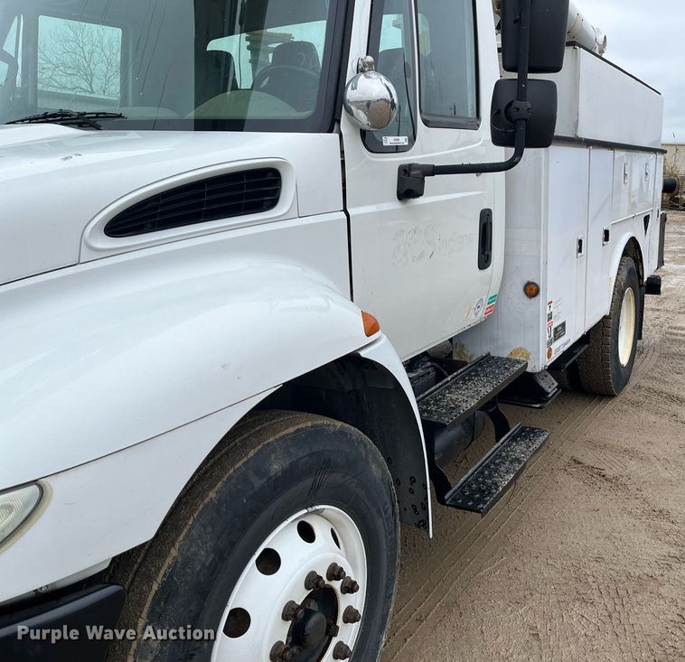 image for item EI0605 2011 International DuraStar 4300 bucket truck