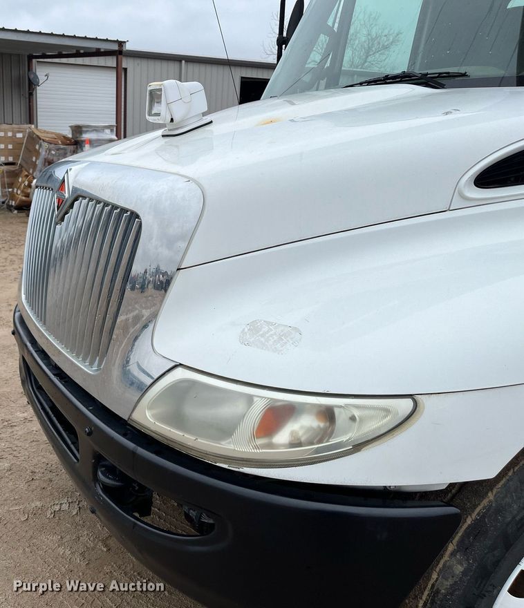 image for item EI0605 2011 International DuraStar 4300 bucket truck