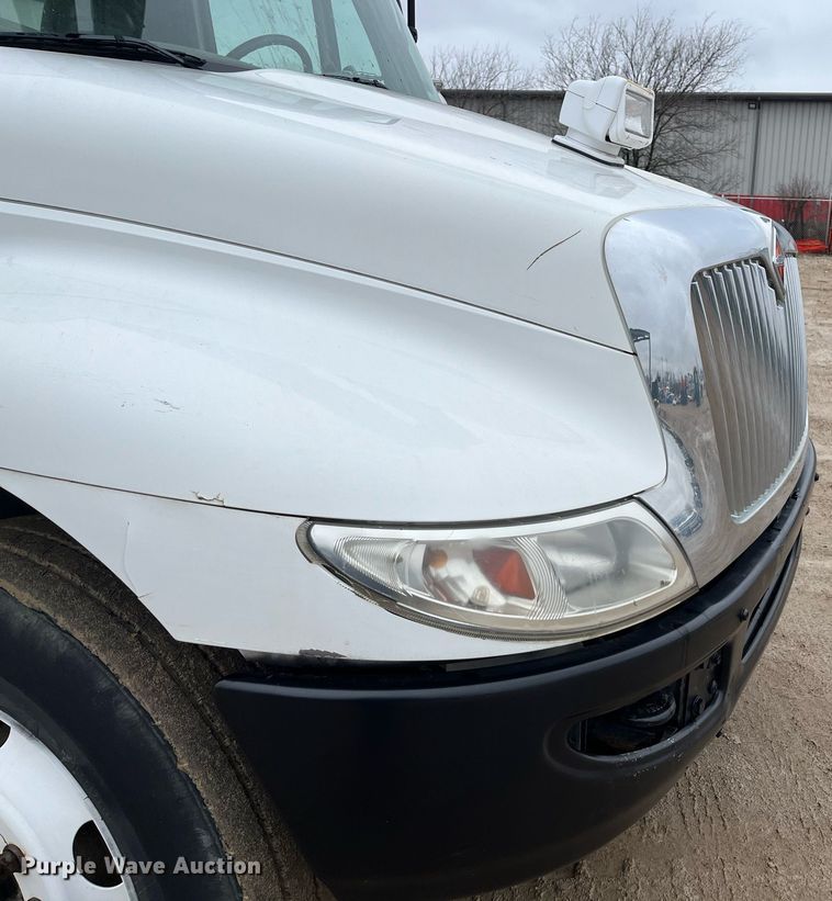 image for item EI0605 2011 International DuraStar 4300 bucket truck