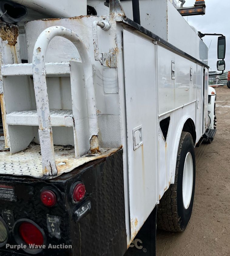 image for item EI0605 2011 International DuraStar 4300 bucket truck