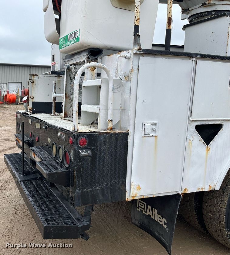 image for item EI0605 2011 International DuraStar 4300 bucket truck