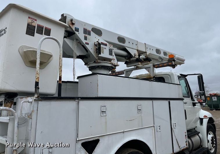 image for item EI0605 2011 International DuraStar 4300 bucket truck