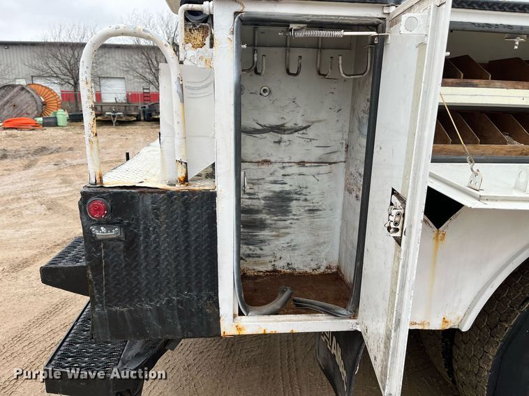 image for item EI0605 2011 International DuraStar 4300 bucket truck