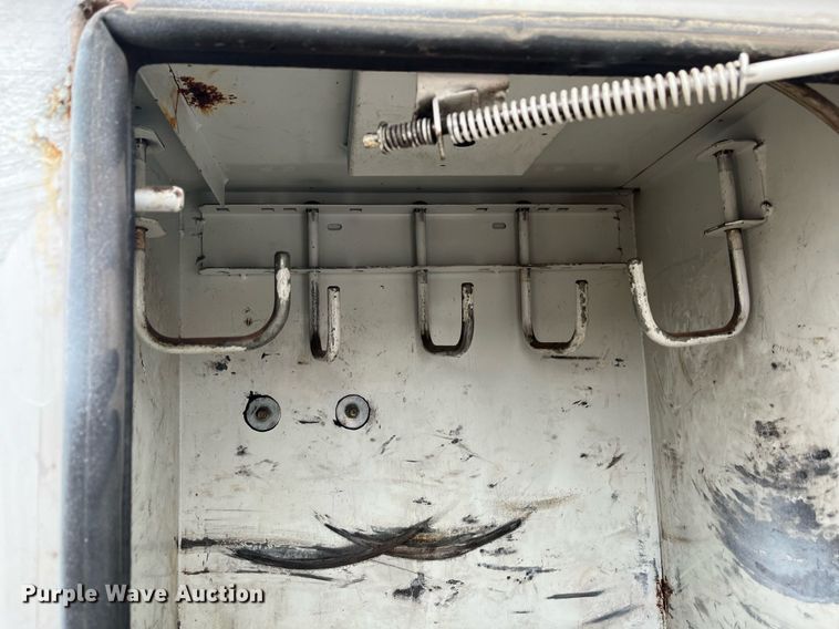 image for item EI0605 2011 International DuraStar 4300 bucket truck