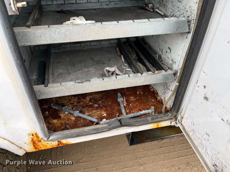 image for item EI0605 2011 International DuraStar 4300 bucket truck