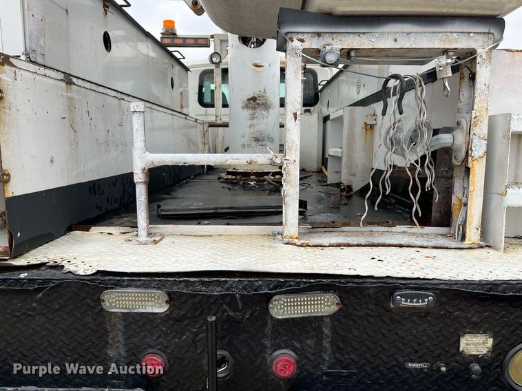 image for item EI0605 2011 International DuraStar 4300 bucket truck