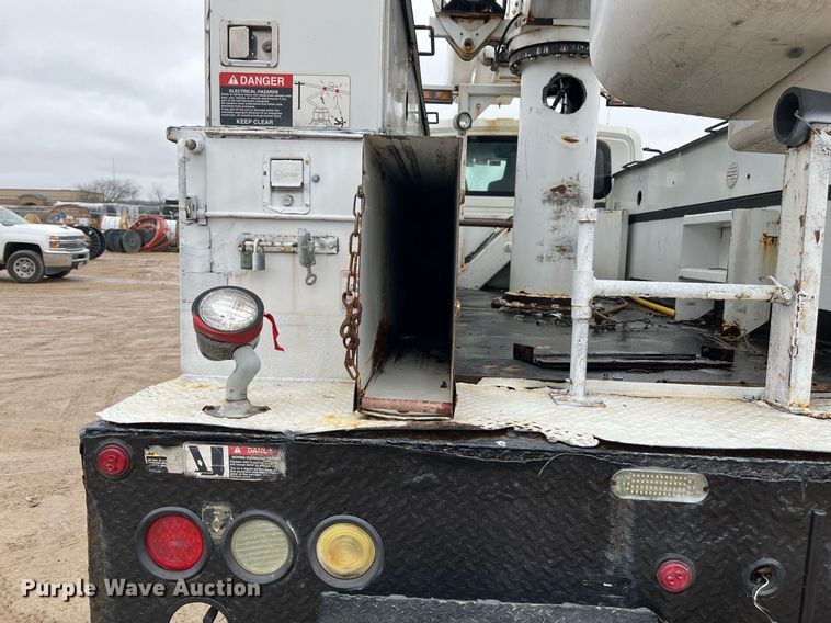 image for item EI0605 2011 International DuraStar 4300 bucket truck