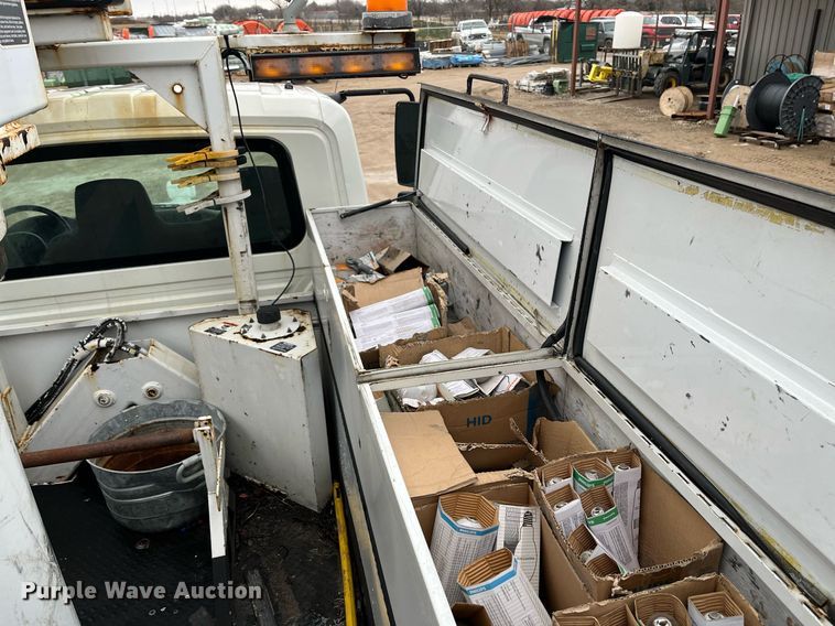 image for item EI0605 2011 International DuraStar 4300 bucket truck