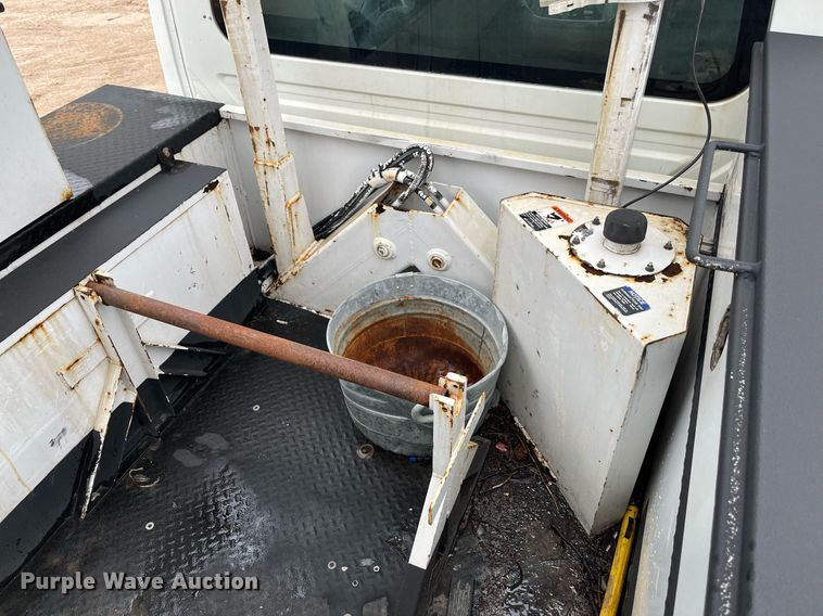 image for item EI0605 2011 International DuraStar 4300 bucket truck