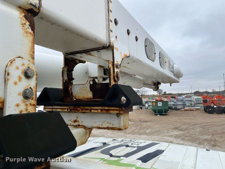 image for item EI0605 2011 International DuraStar 4300 bucket truck