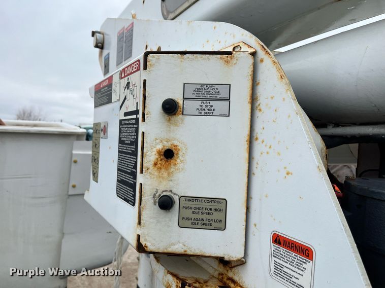 image for item EI0605 2011 International DuraStar 4300 bucket truck