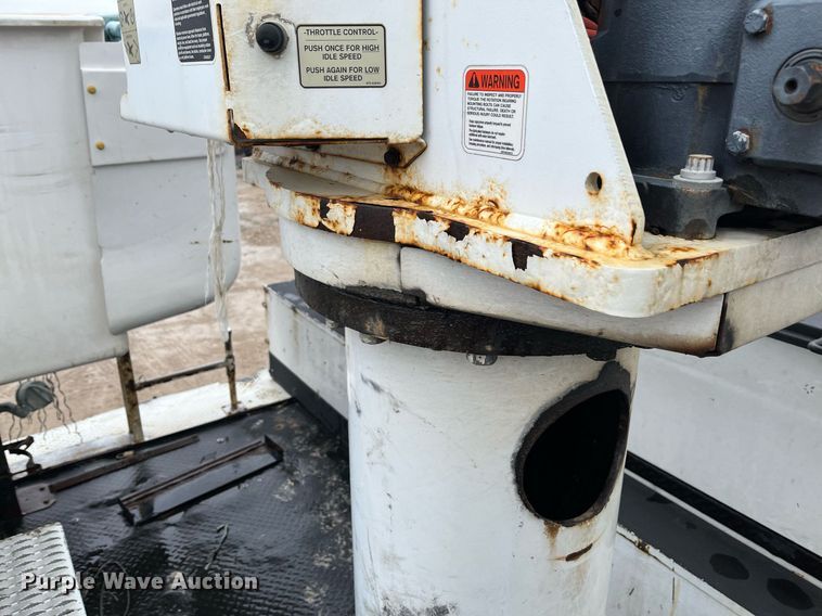 image for item EI0605 2011 International DuraStar 4300 bucket truck