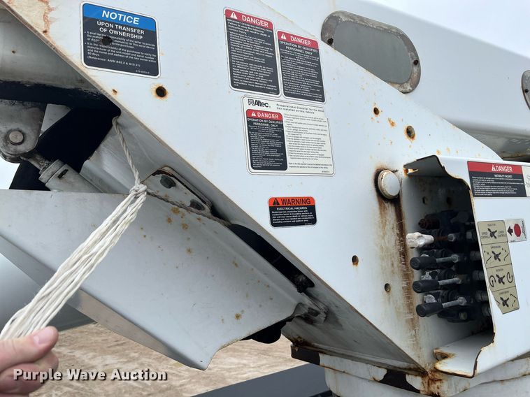 image for item EI0605 2011 International DuraStar 4300 bucket truck