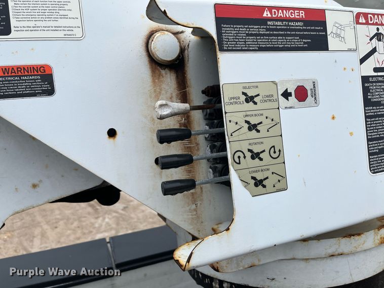 image for item EI0605 2011 International DuraStar 4300 bucket truck