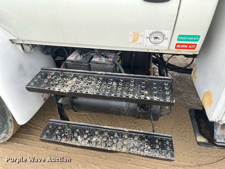 image for item EI0605 2011 International DuraStar 4300 bucket truck