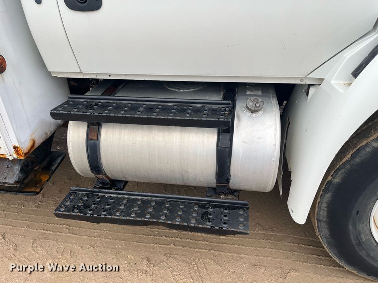 image for item EI0605 2011 International DuraStar 4300 bucket truck