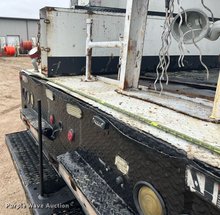 image for item EI0605 2011 International DuraStar 4300 bucket truck