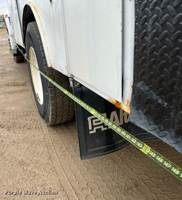 image for item EI0605 2011 International DuraStar 4300 bucket truck