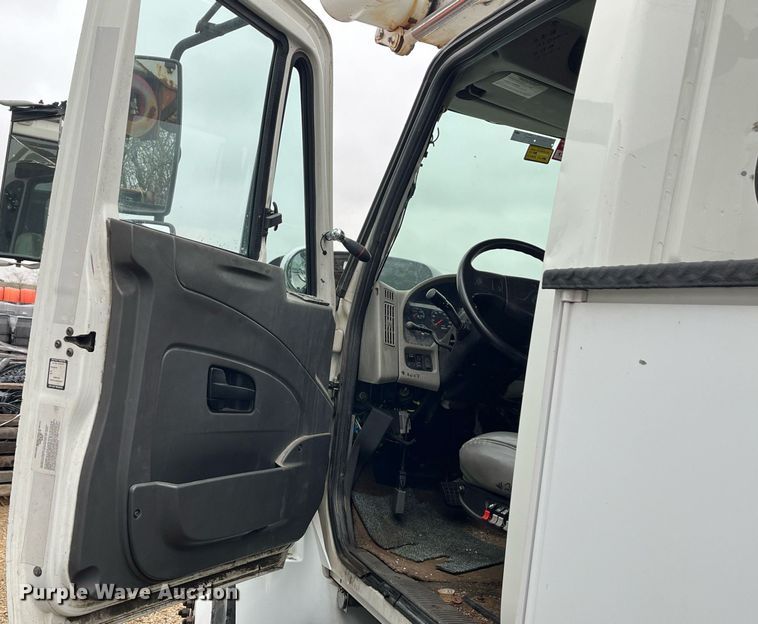 image for item EI0605 2011 International DuraStar 4300 bucket truck