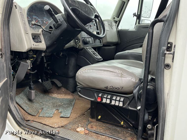 image for item EI0605 2011 International DuraStar 4300 bucket truck