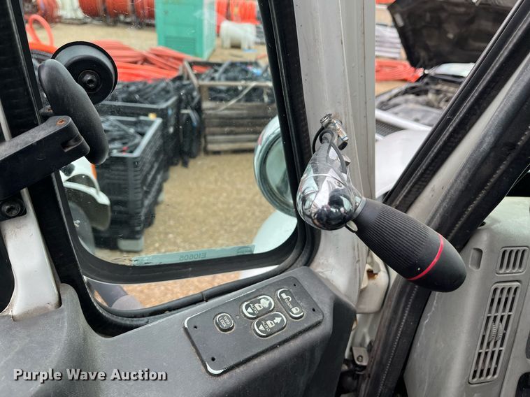 image for item EI0605 2011 International DuraStar 4300 bucket truck