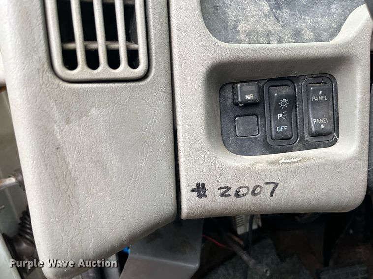 image for item EI0605 2011 International DuraStar 4300 bucket truck